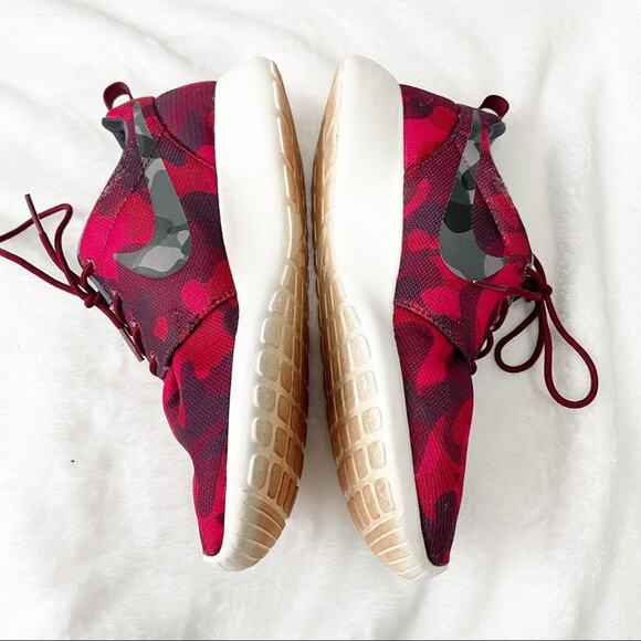 Nike Roshe Run One red camouflage print running sneaker size 7 athletic - Picture 4 of 8